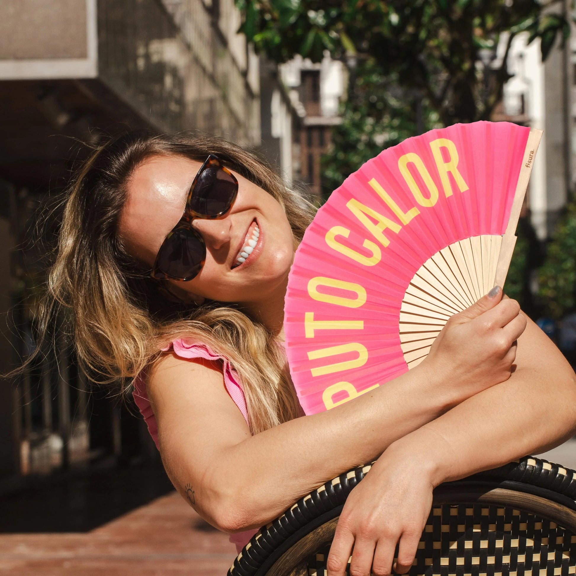Abanico “Puto calor” rosa Les Trouvailles de Tolède