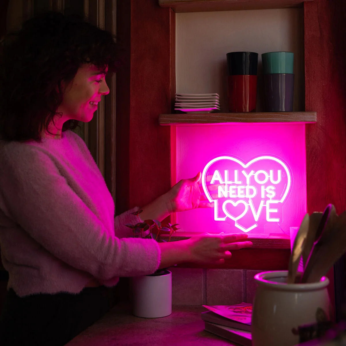 Lampe LED Effet Néon – All You Need Is Love - LEGAMI
