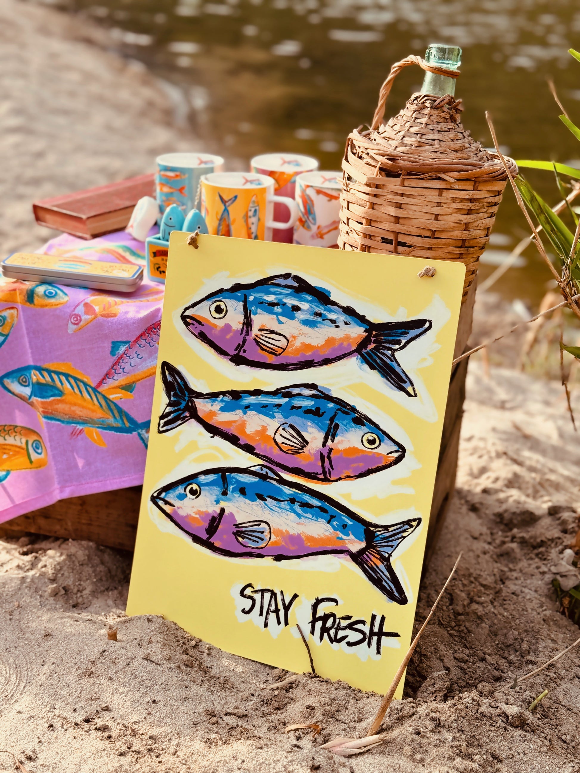 Placa mural metálica Sardinas en lata 30 x 40 cm Les Trouvailles de Tolède