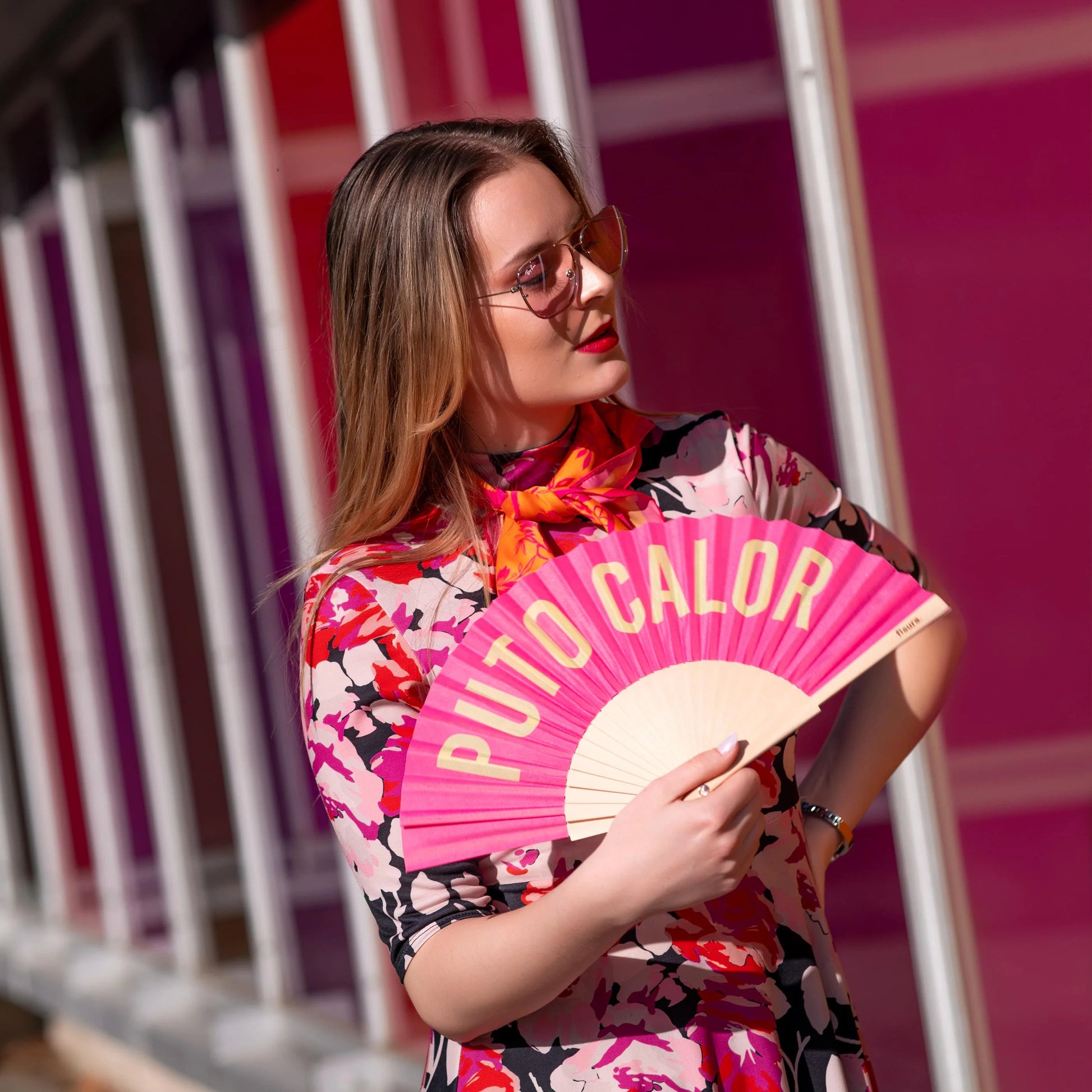 Abanico “Puto calor” rosa Les Trouvailles de Tolède