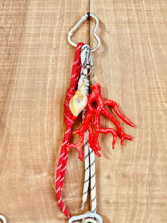 Colgante de bolso coral rojo & concha Les Trouvailles de Tolède