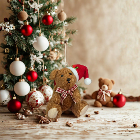 Adorno de Navidad – Osito marrón con gorro navideño Les Trouvailles de Tolède