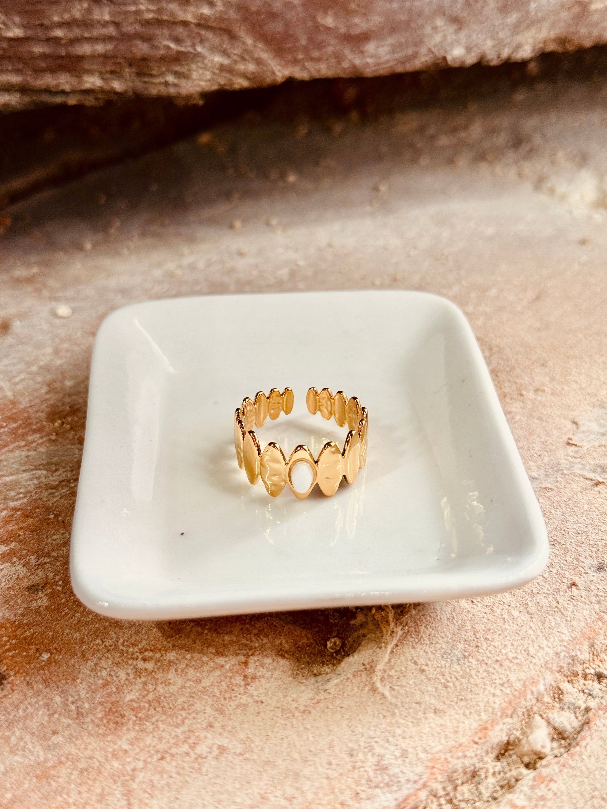 Anillo Cléa – Acero inoxidable dorado Les Trouvailles de Tolède