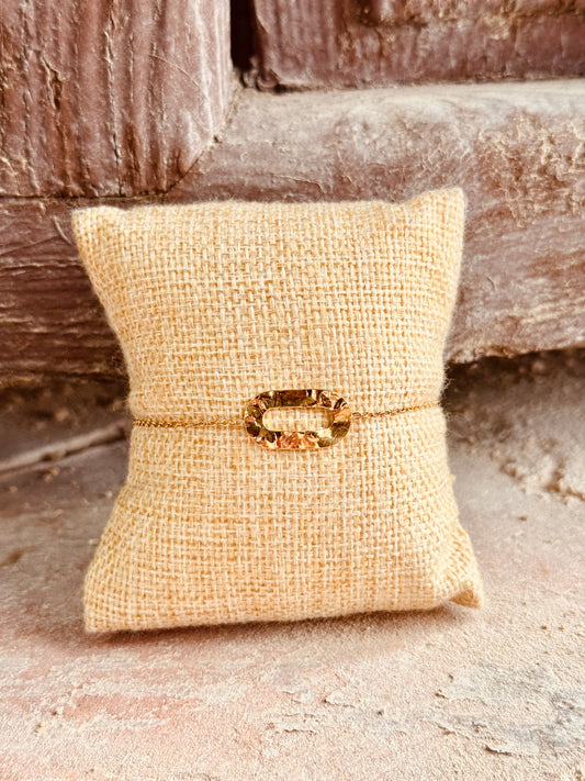 Pulsera Óvalo martillado dorado – Acero inoxidable Les Trouvailles de Tolède