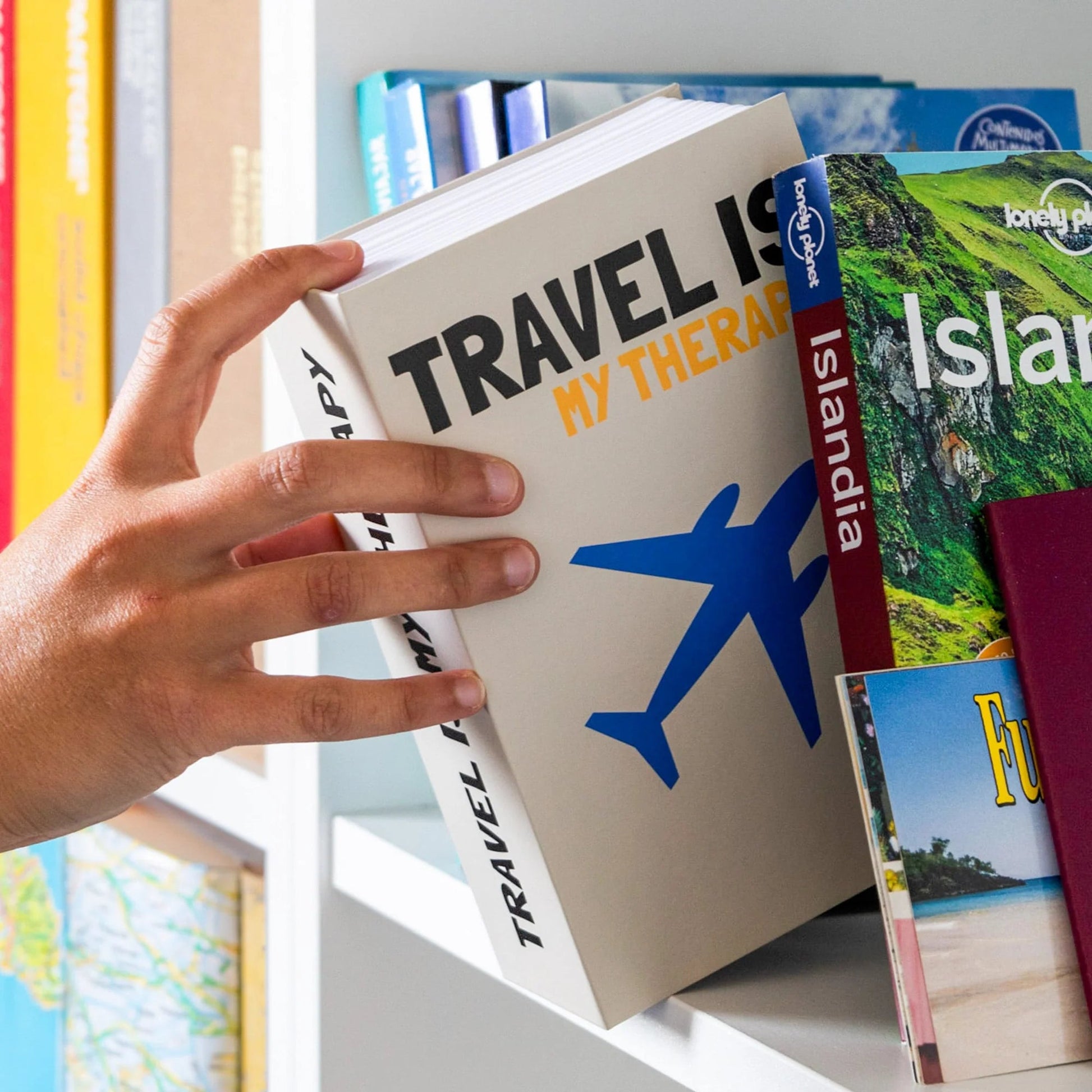 Caja fuerte libro “Travel is my therapy” Les Trouvailles de Tolède
