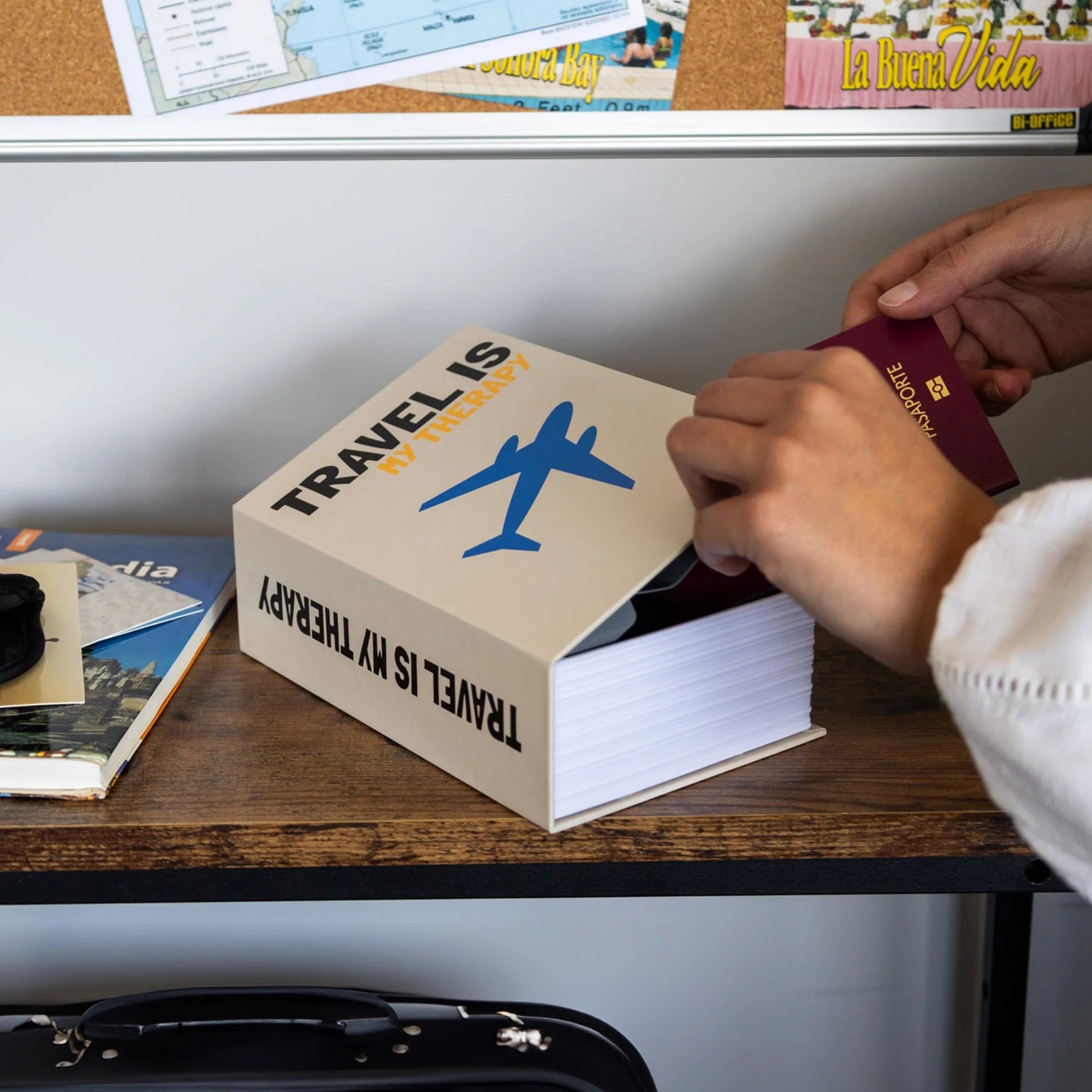 Caja fuerte libro “Travel is my therapy” Les Trouvailles de Tolède